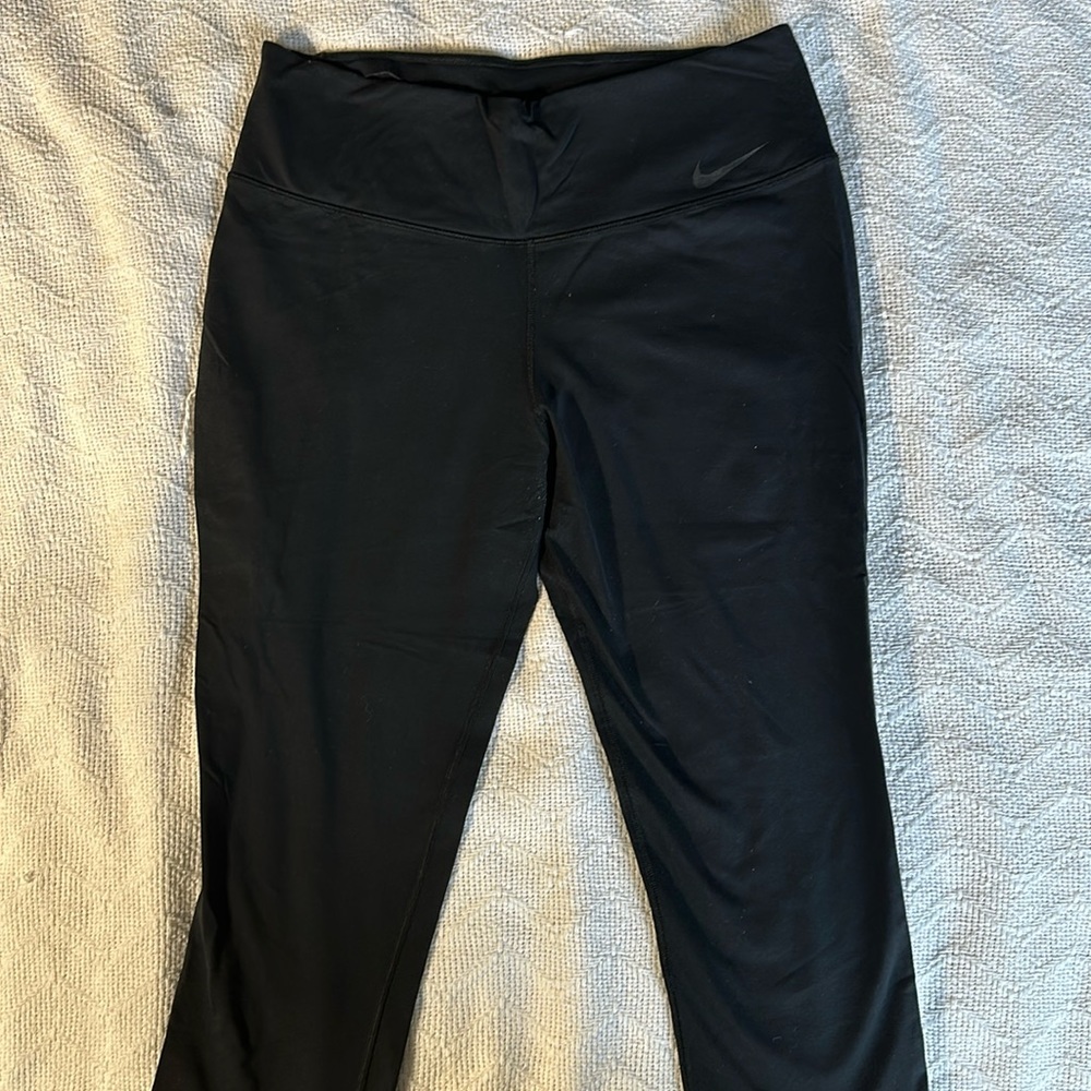 Nike women’s capri workout leggings